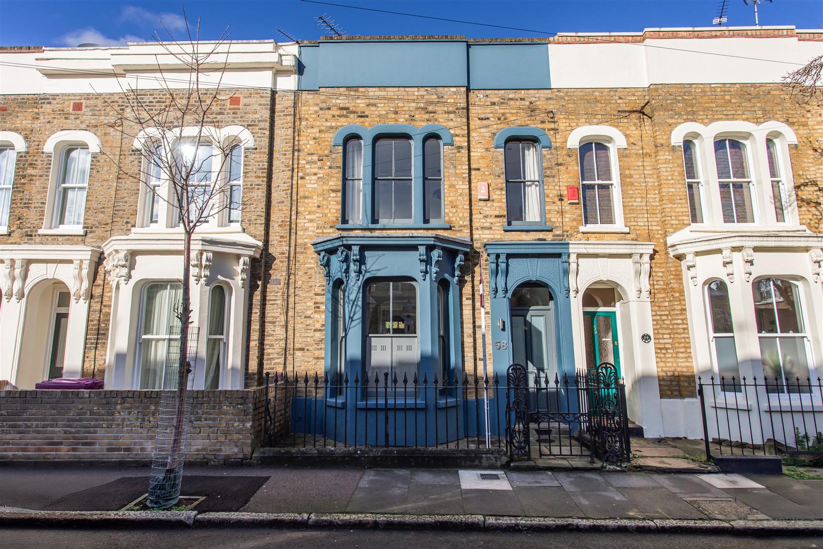 3 bed property in Lichfield Road, Bow